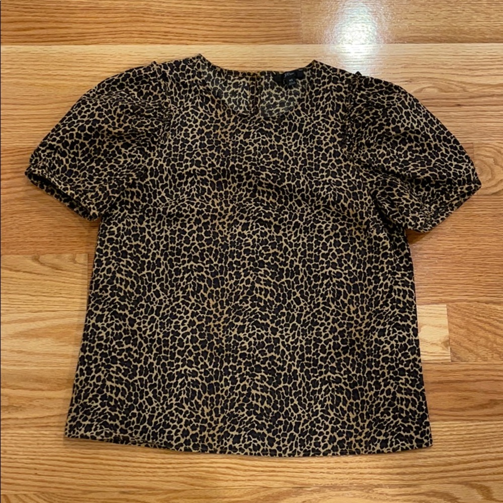 LIKE NEW jcrew leopard top. XS